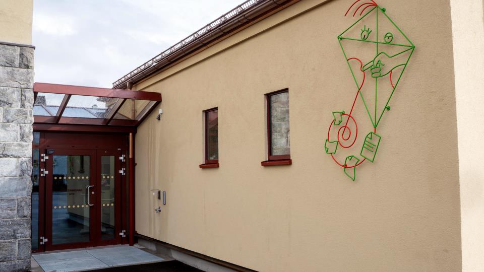 Lenke til artikkel: Nye SFO-lokaler på Allanengen skole – med kunst som inviterer til lek og undring