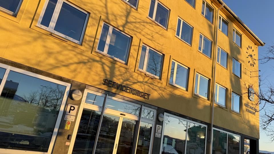 Lenke til artikkel: Sentralbord og publikumsskranke stengt i lunsjpausen