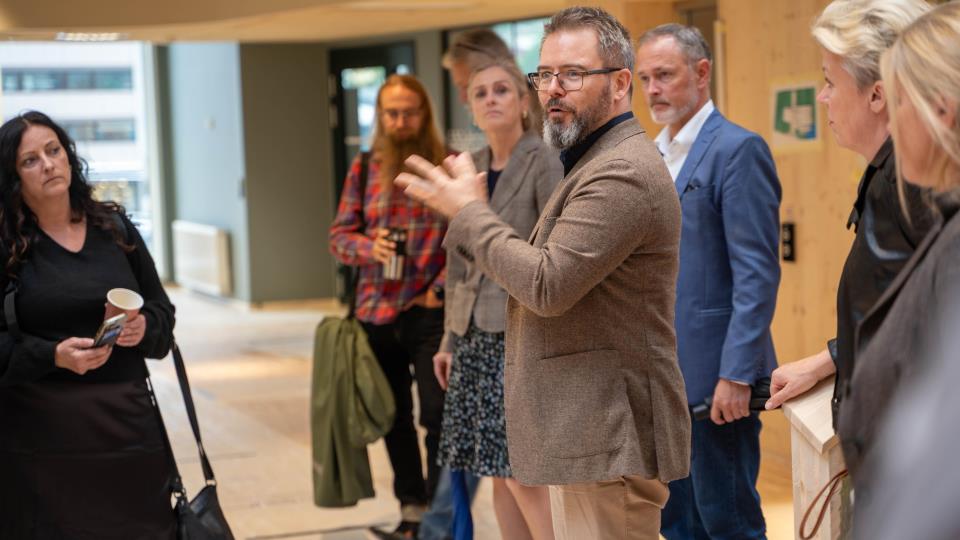 Lenke til artikkel: Formannskapet på omvisning i Campus Kristiansund