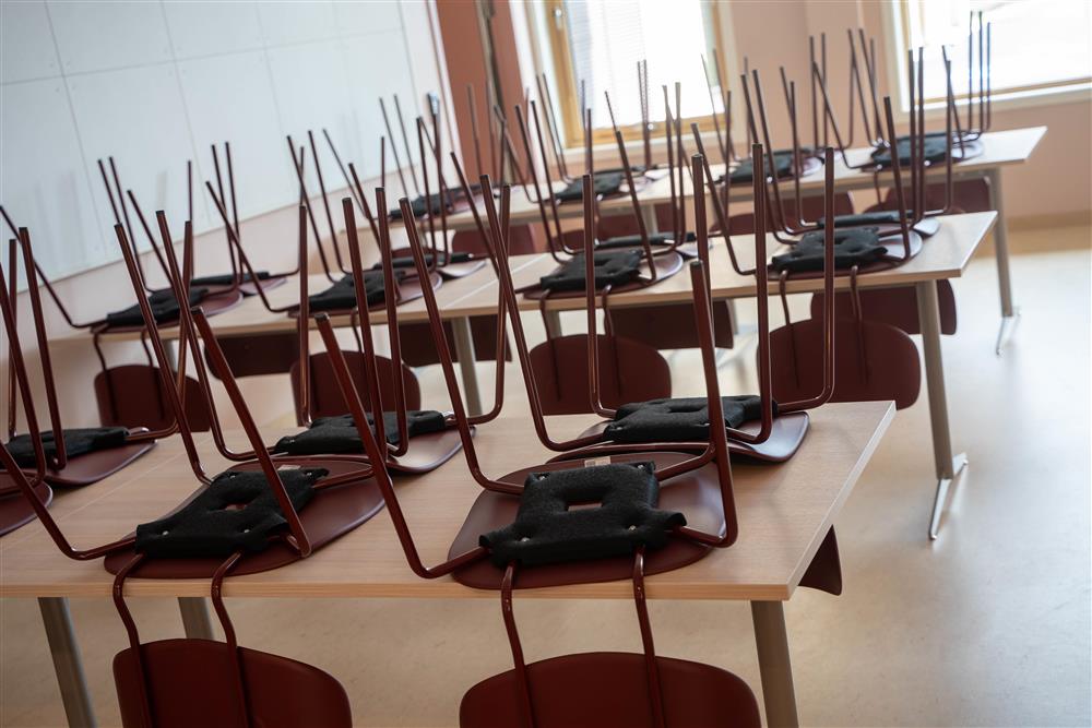 interiør og eksteriør fra nybygd skole - Klikk for stort bilde