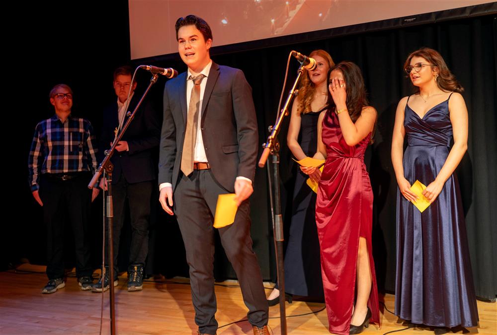 folk scene sal - Klikk for stort bilde