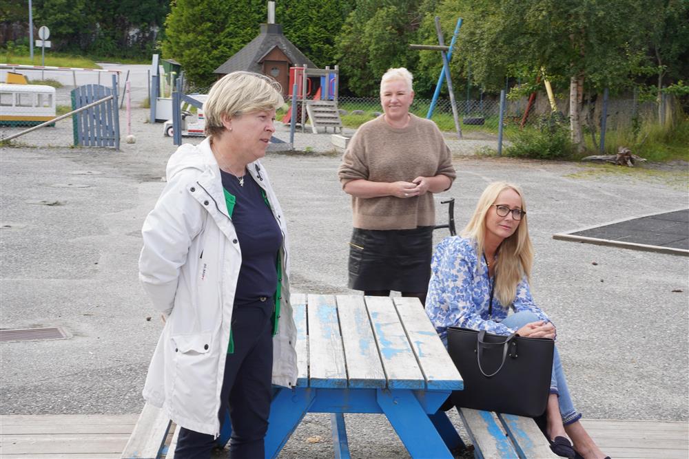 Enhetsleder for barnehagene Elin Mari Strømsholm holder tale - Klikk for stort bilde