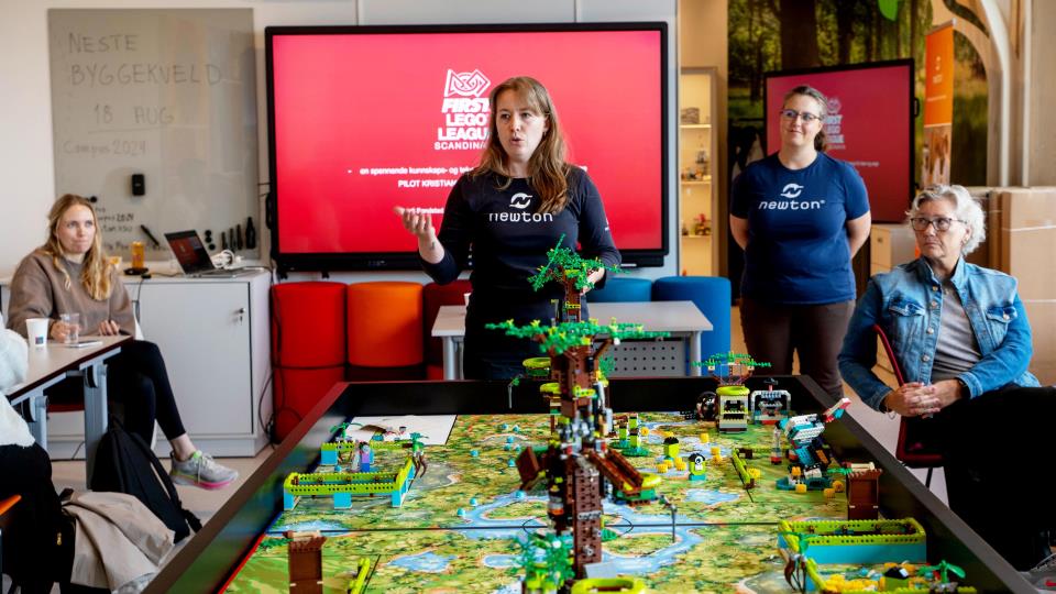 Lenke til artikkel: 250 åttendeklassinger møtes til FIRST LEGO League-finale i Kristiansund
