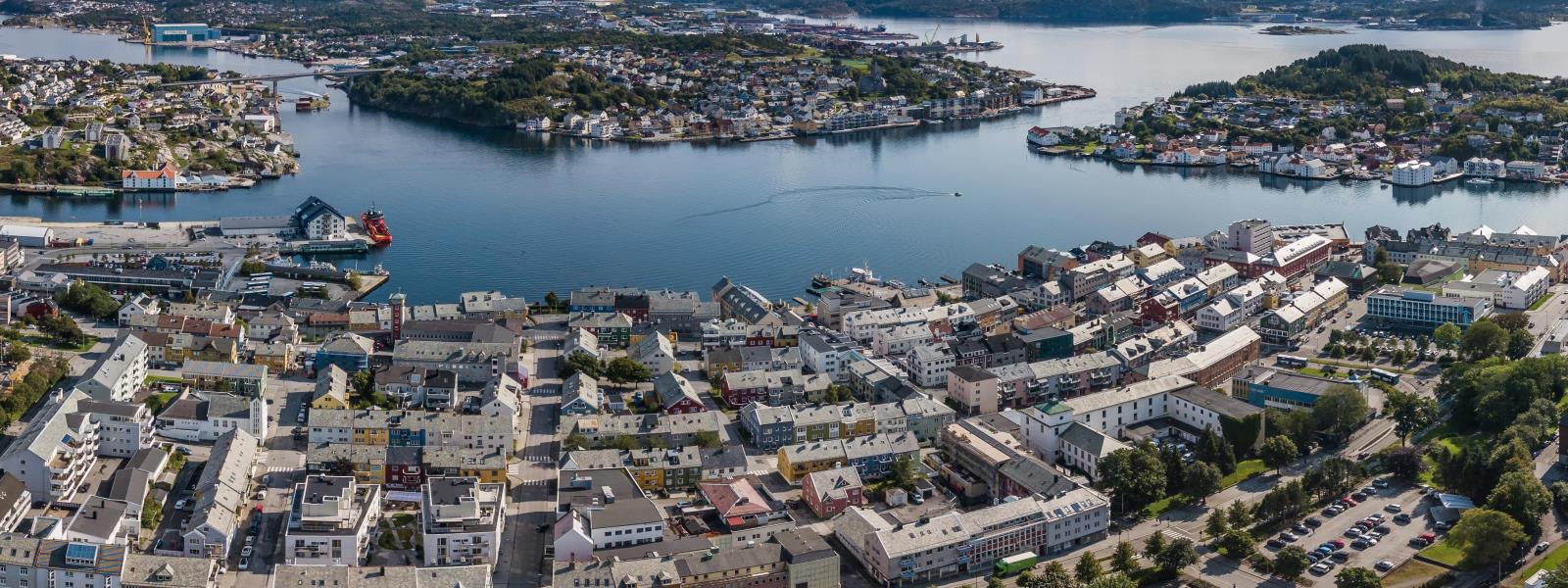 Oversiktsbilde som viser Kristiansund sine fire øyer - Klikk for stort bilde