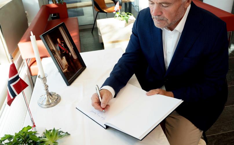 Lenke til artikkel: Kondolanseprotokoll for H. M. Kong Harald V