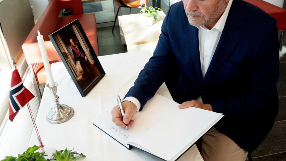 Lenke til artikkel: Kondolanseprotokoll for H. M. Kong Harald V