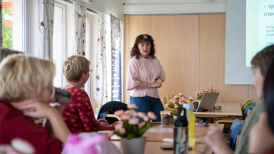 Lenke til artikkel: Fagmøter og rollespill styrker kompetansen i hjemmetjenesten