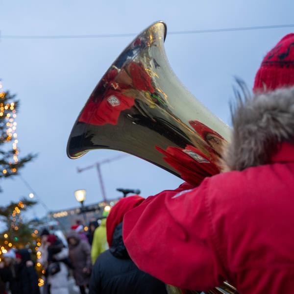 messinginstrument juletre utendørs himmel