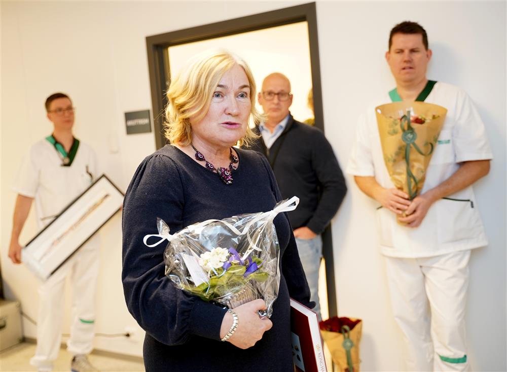 folk innendørs - Klikk for stort bilde