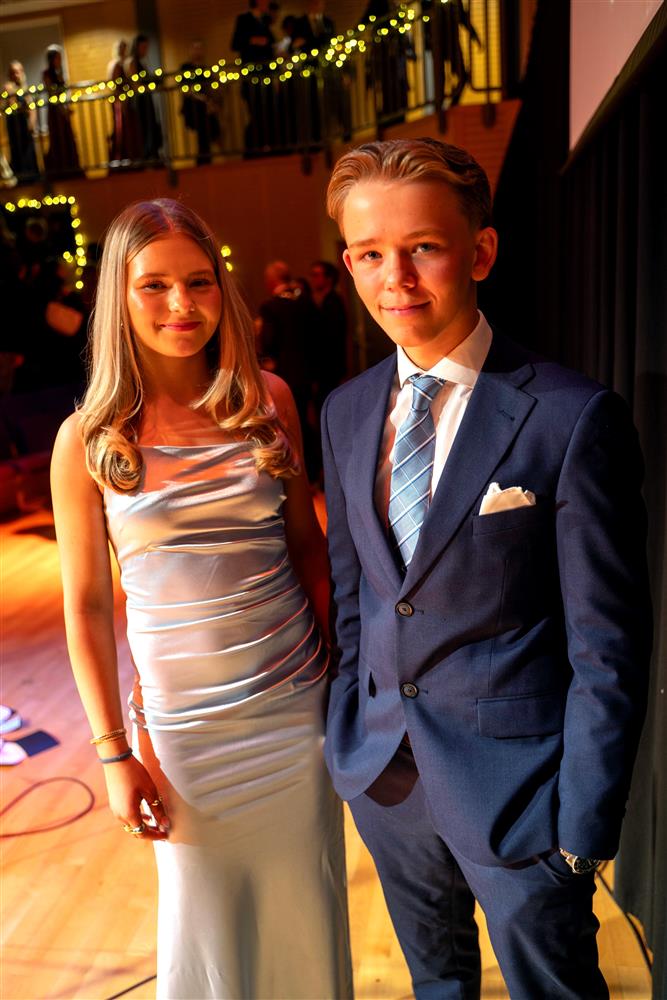 folk scene sal - Klikk for stort bilde