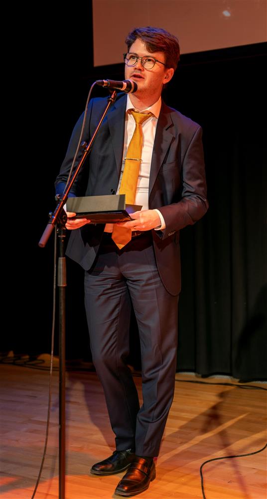 folk scene sal - Klikk for stort bilde