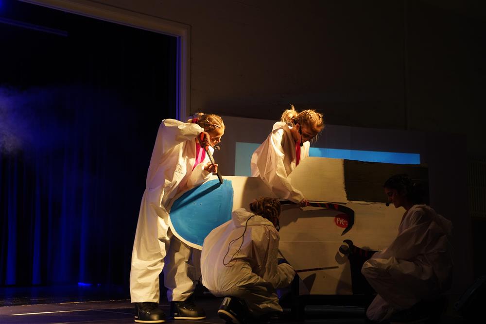 10d fremførte Drømmeveien på scenen - Klikk for stort bilde