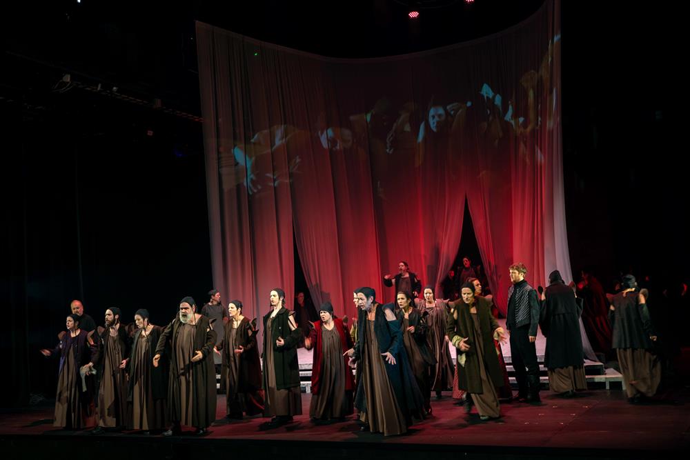 folk på scene - Klikk for stort bilde