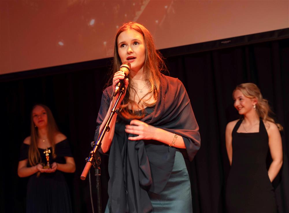 folk scene sal - Klikk for stort bilde