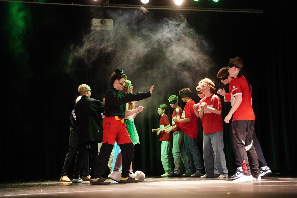 8a fremførte jakten på disneymagien på scenen - Klikk for stort bilde