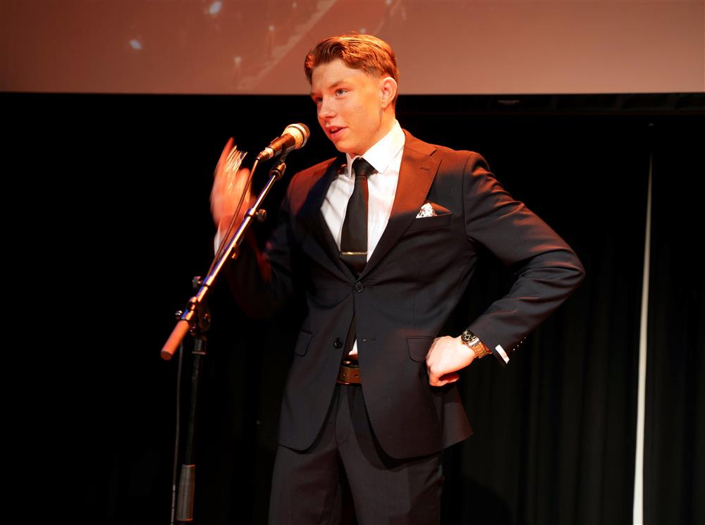 folk scene sal - Klikk for stort bilde