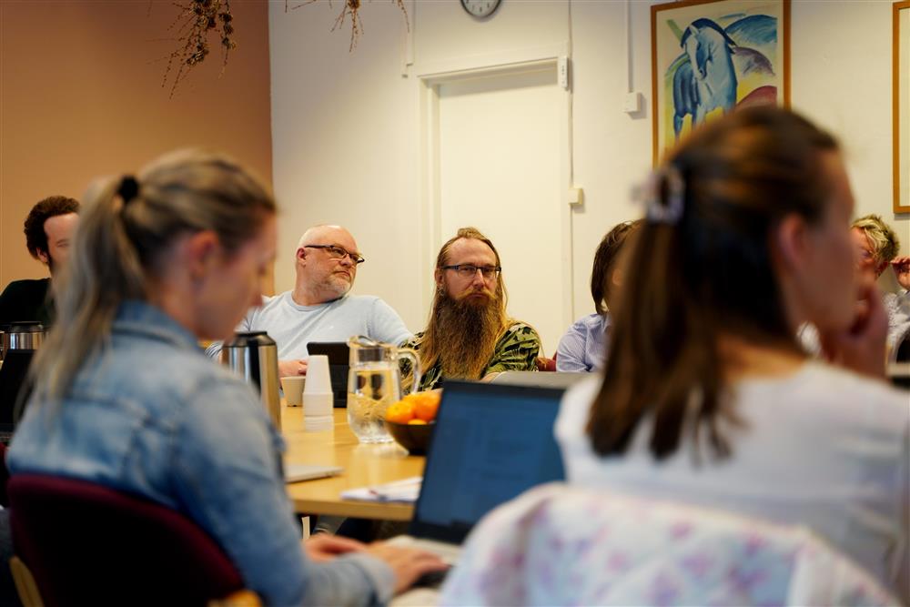 Hovedutvalg skole, barnehage og kultur besøker Allanengen skole - Klikk for stort bilde