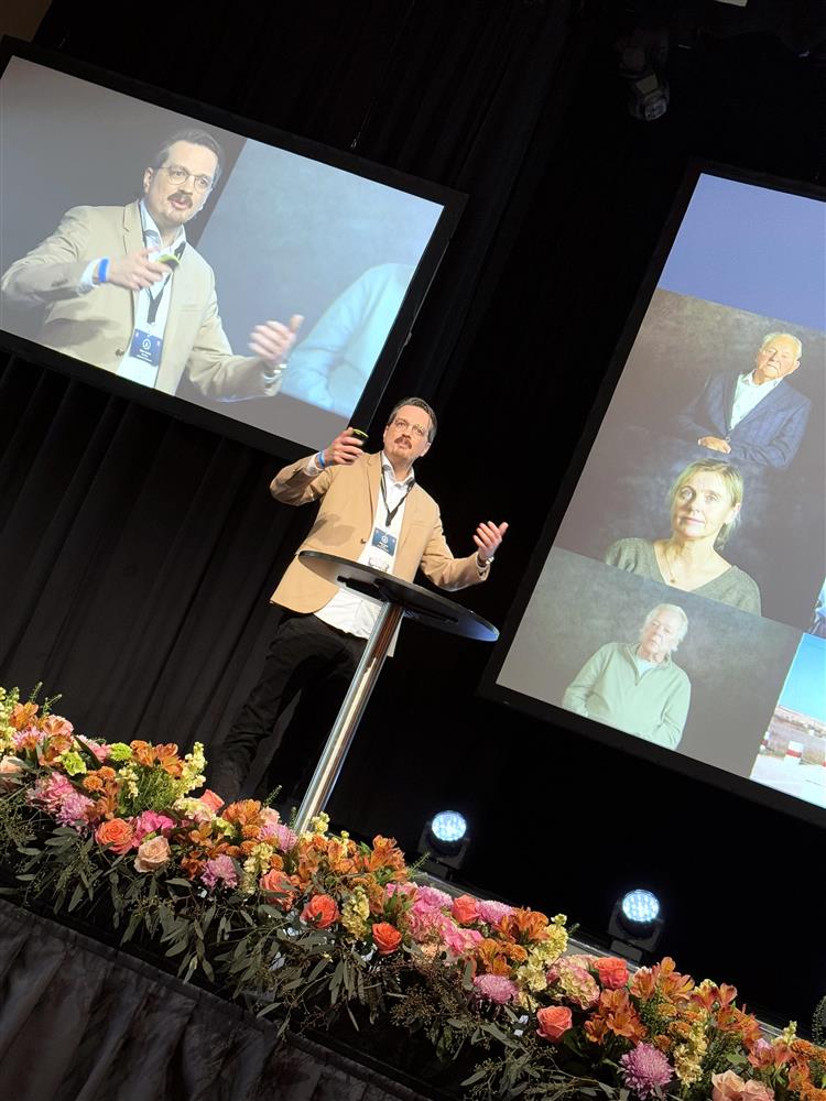 folk scene - Klikk for stort bilde