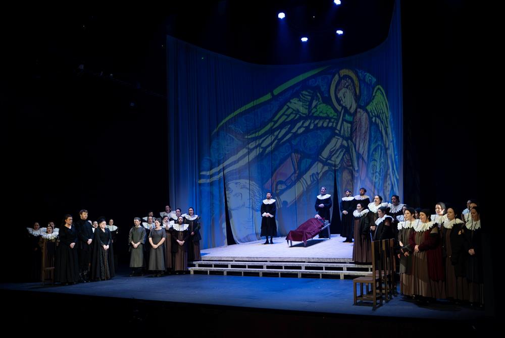 folk på scene - Klikk for stort bilde