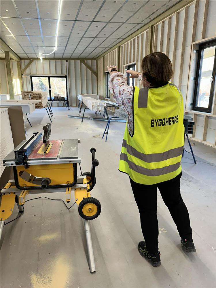 dame byggeplass - Klikk for stort bilde