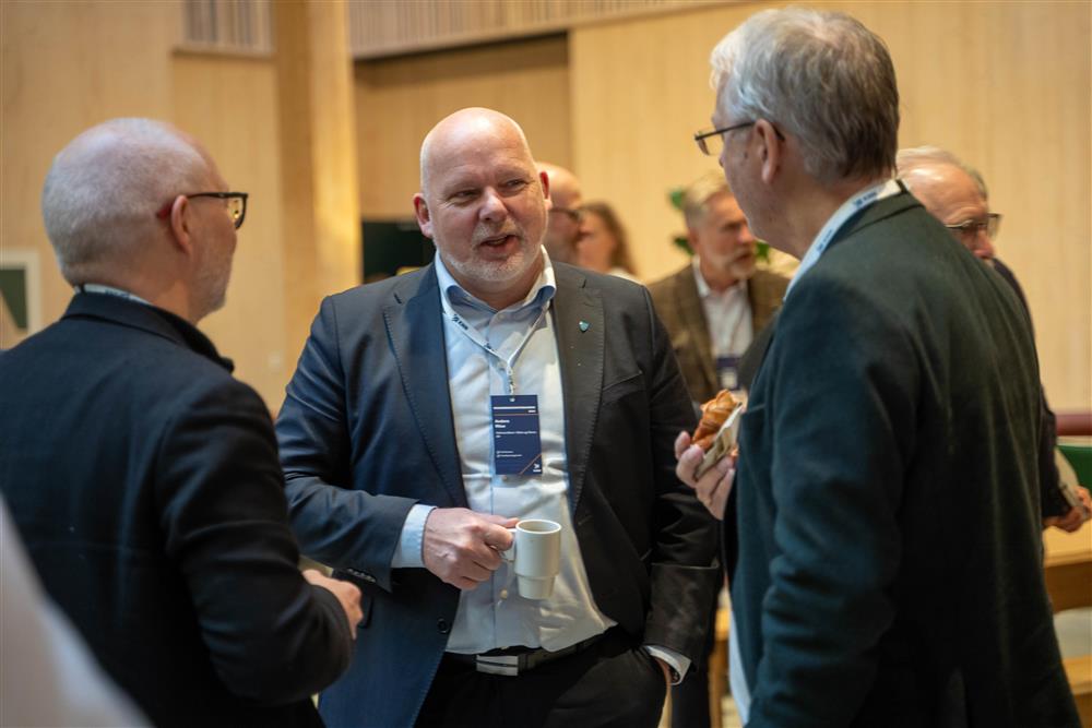 folk innendørs konferansesal - Klikk for stort bilde