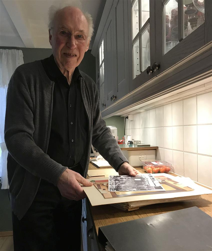 Foto av Peder Rensvik tatt i forbindelse med et intervju ved Kristiansund kulturskoles 50-årsjubileum i 2019. - Klikk for stort bilde