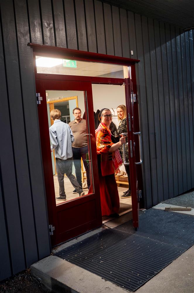 folk scene sal - Klikk for stort bilde
