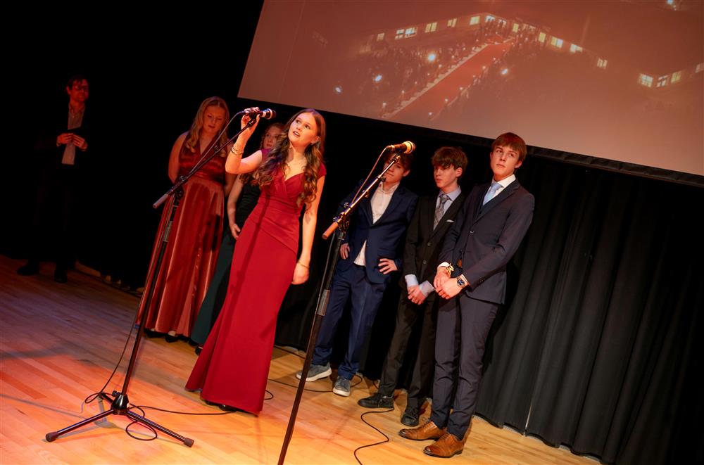 folk scene sal - Klikk for stort bilde