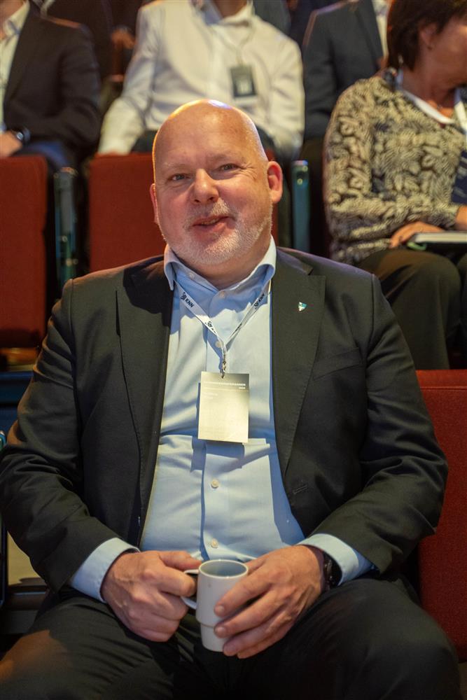 folk innendørs konferansesal - Klikk for stort bilde
