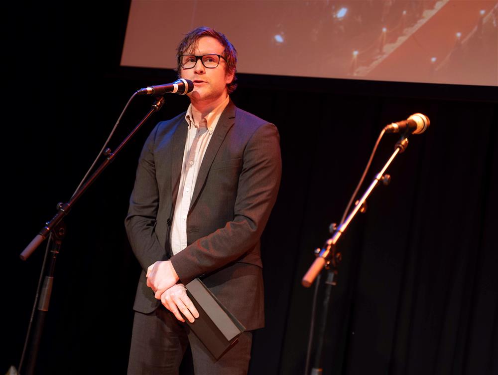 folk scene sal - Klikk for stort bilde