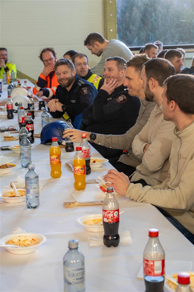folk bord flasker - Klikk for stort bilde