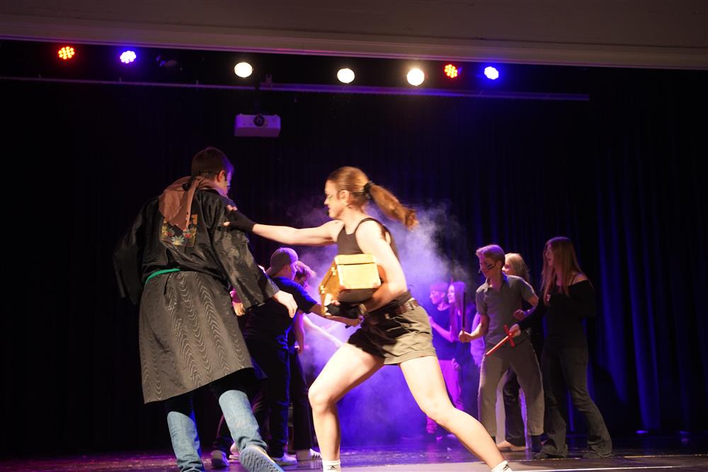 9b fremførte Jumanji på scenen - Klikk for stort bilde