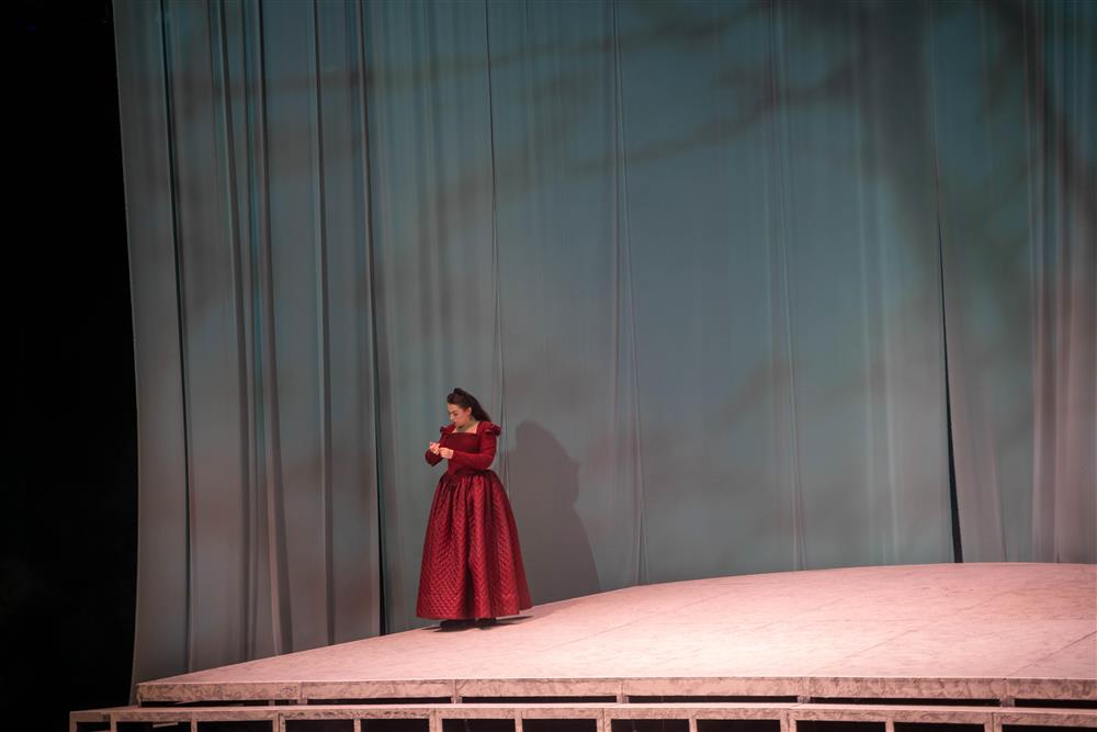 folk på scene - Klikk for stort bilde