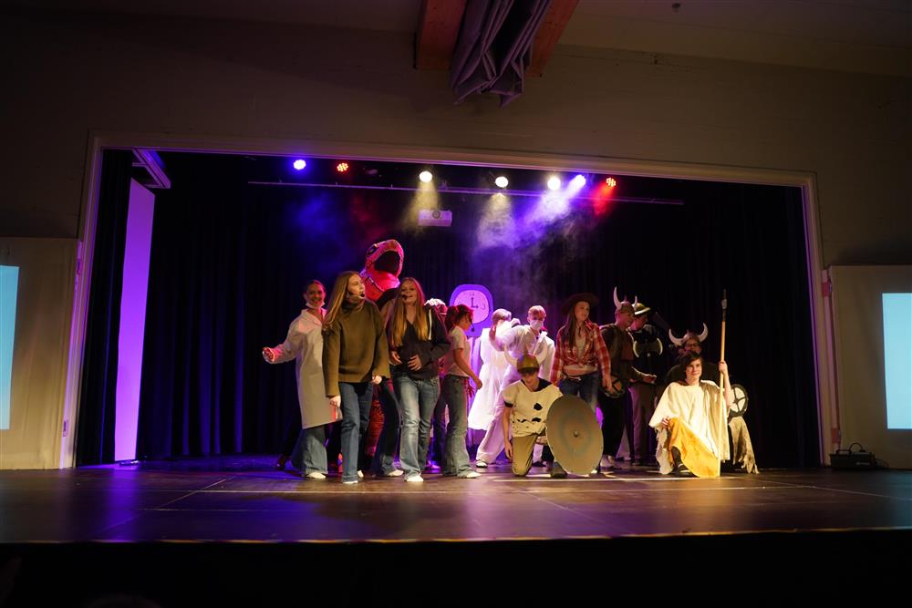 9c viste hva som skjer når du bruker en tidsmaskin, fra scenen - Klikk for stort bilde