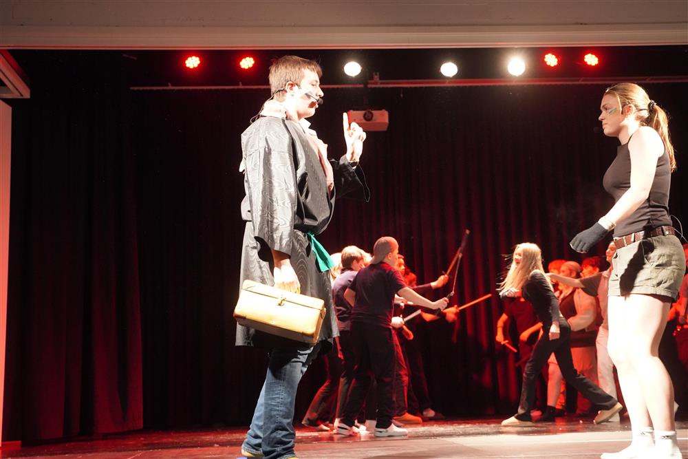 9b fremførte Jumanji på scenen - Klikk for stort bilde