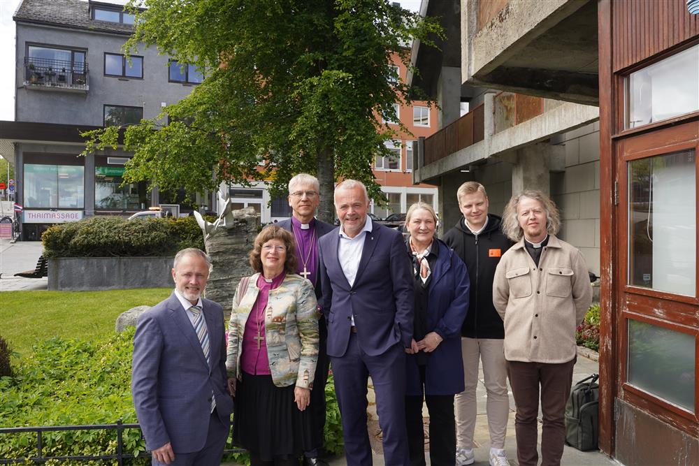 Gruppebilde av de som var med på møtet - Klikk for stort bilde