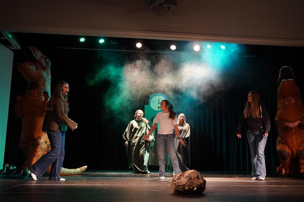 9c viste hva som skjer når du bruker en tidsmaskin, fra scenen - Klikk for stort bilde