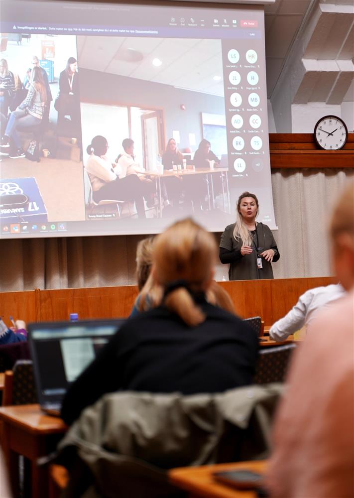 Mange deltar på videreutdanning innen velferdsteknologi dette året. Leder Responssenteret i Kristiansund, Benedicte Nyborg, er lokal organisator og foreleser. - Klikk for stort bilde