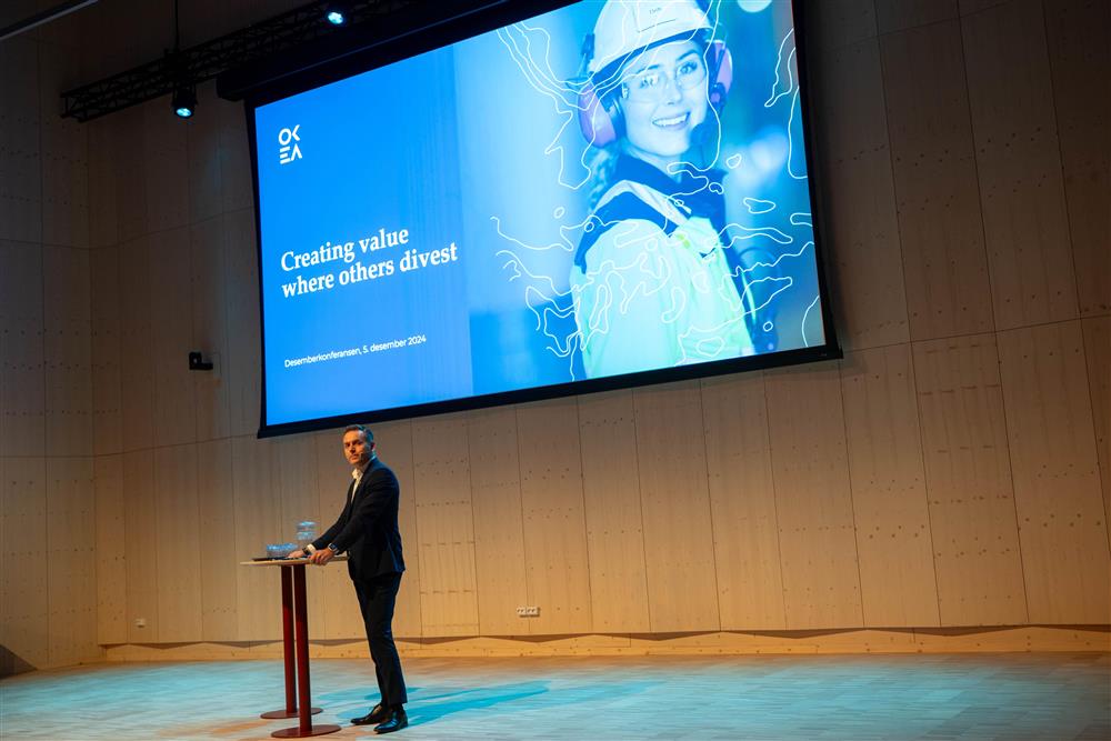 folk innendørs konferansesal - Klikk for stort bilde