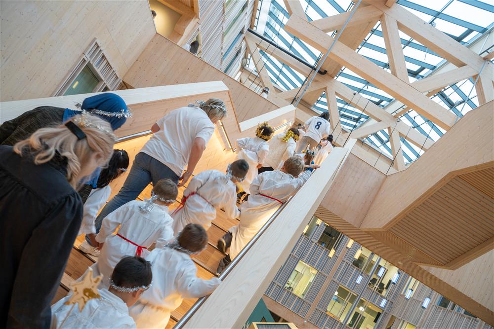 barn lucia innendørs - Klikk for stort bilde