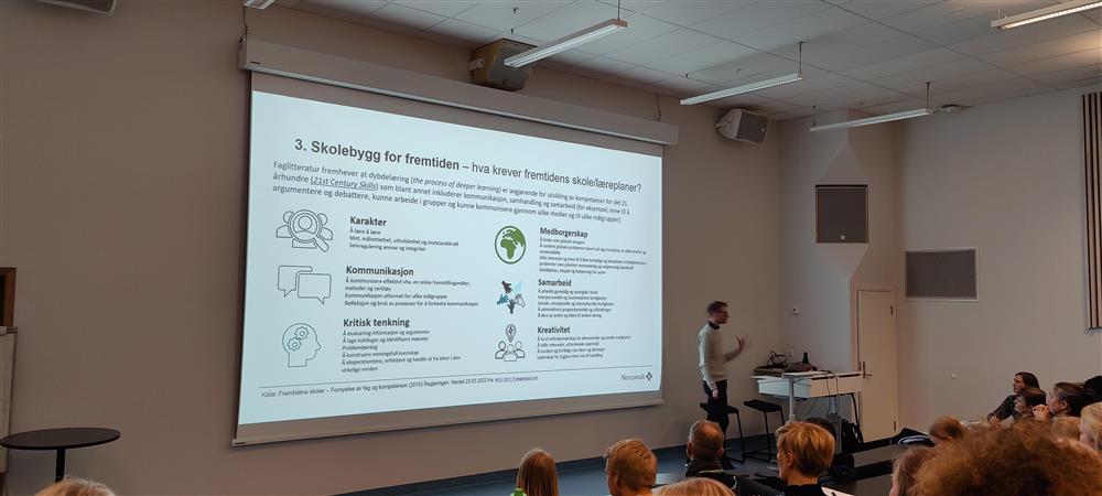 Kick-off brukermedvirkning nye skolebygg. Eivind Sørheim og Tonje Eide hos Norconsult er prosessledere/skoleplanleggere som vil jobbe med brukermedvirkningen utover våren i samarbeid med Kristiansund kommune - Klikk for stort bilde